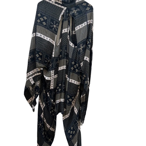 Free People Little Wing Rare Black Print Kimono Luxury Bohemian Duster Size XS/S - Picture 9 of 11